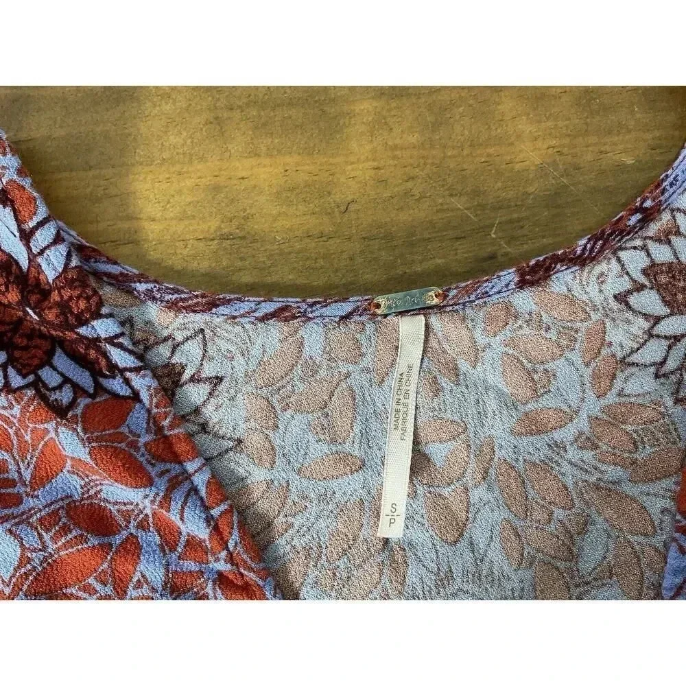 Free People Birds of a Feather Orange Floral Printed Blouse Size Small V-Neck
